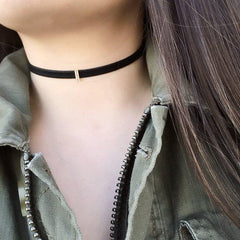 mini bar choker in yellow gold