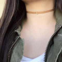 mini bar choker in yellow gold
