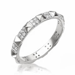 Pyramid eternity band in White Gold
